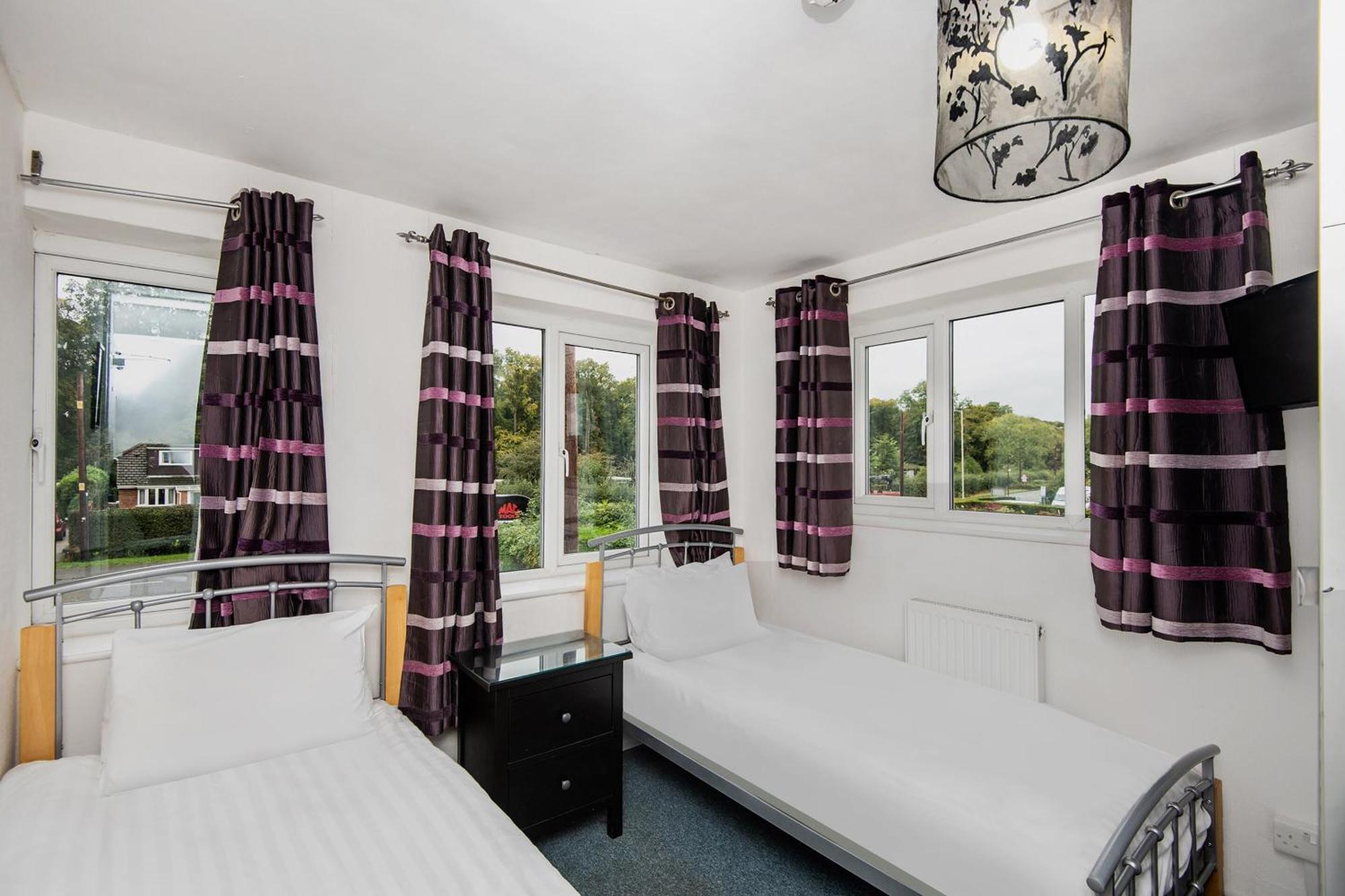 Chris'S Motel Stokenchurch Ngoại thất bức ảnh