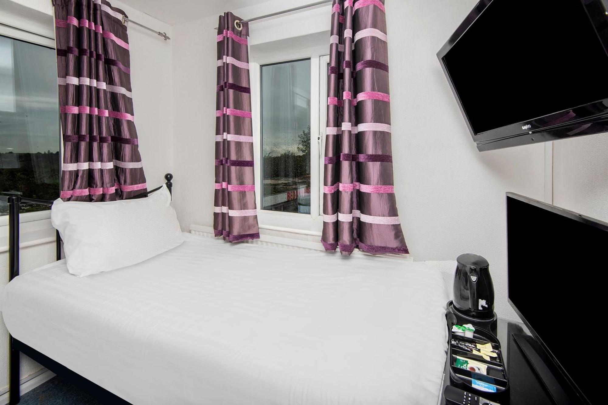 Chris'S Motel Stokenchurch Ngoại thất bức ảnh