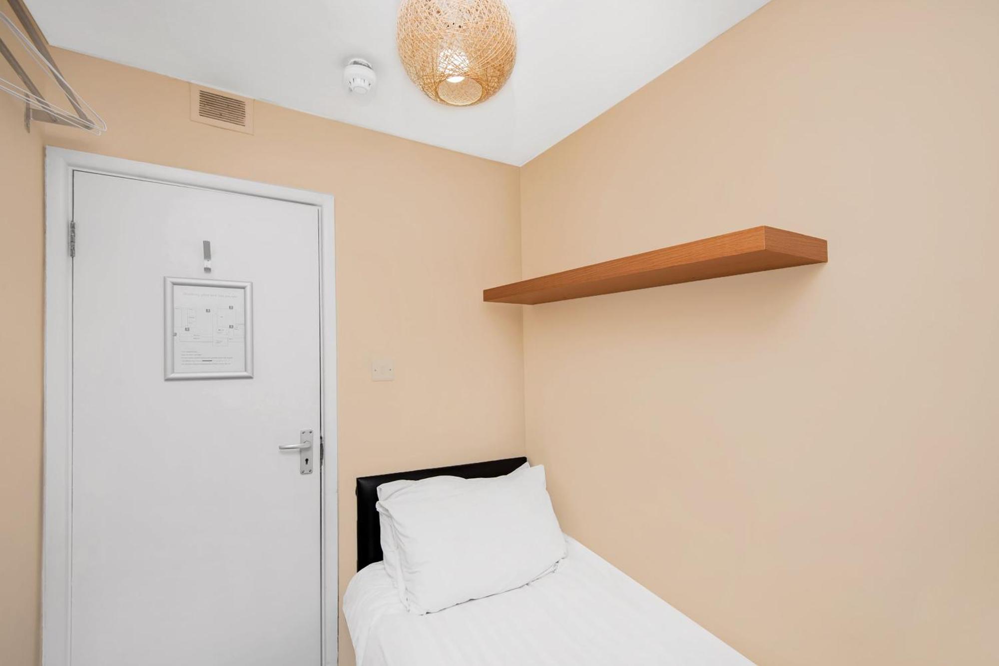 Chris'S Motel Stokenchurch Ngoại thất bức ảnh